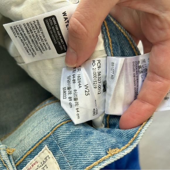 Levi’s Denim Shorts - Picture 5 of 8